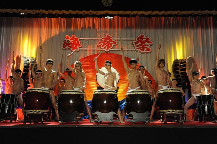 これがそのフンドシ太鼓シーンだ!(C)2017フジテレビジョン 集英社 東宝(C)古屋兎丸/集英社