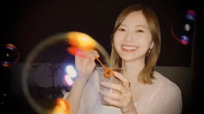 乃木坂46白石麻衣 夜のシャボン玉 動画 彼女感すごい エモい の声 モデルプレス 乃木坂46白石麻衣 夜のシャボン玉 動画 彼女感すごい エモい の声 モデルプレス