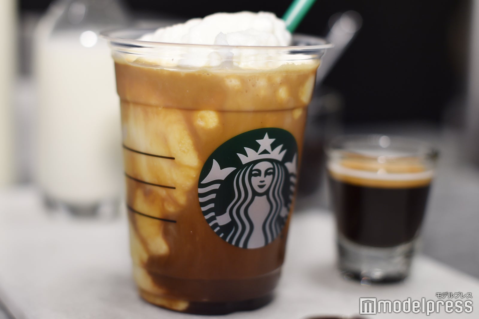 マーブル模様が美しい （C）モデルプレス