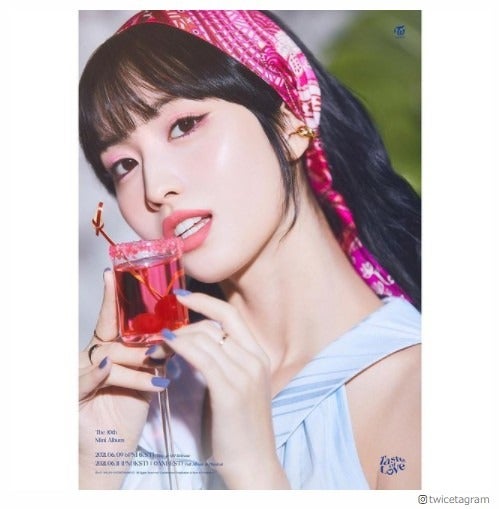 TWICE、夏ビジュアルが一挙公開 美肌輝く9人に「カムバが待ちきれない」の声