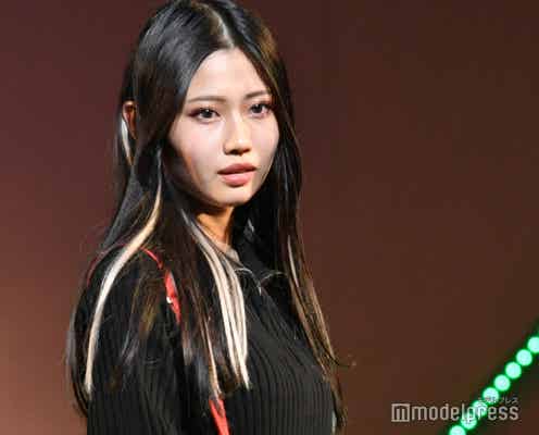 “日本一かわいい女子高生”千葉雪乃、インナーカラーで大人スタイル ショートパンツからのぞく美脚も<TGC teen 2022 Osaka>