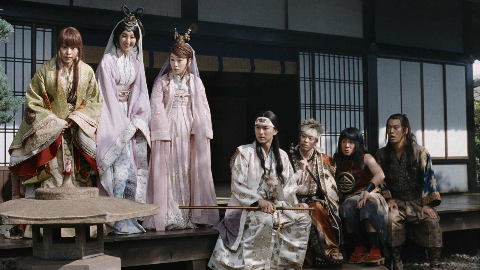 （左から）有村架純、菜々緒、川栄李奈、松田翔太、菅田将暉、濱田岳、桐谷健太（提供写真）