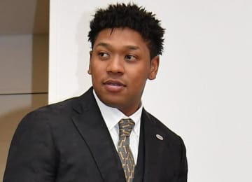 巨人電撃退団のオコエ瑠偉「次の章へ」と投稿 「倒れ、立ち上がり、進み続ける」 ヤンキース帽でポーズ