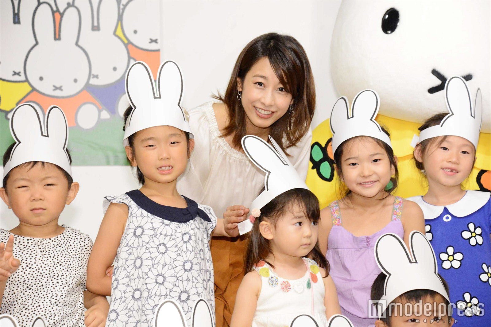 （中央）加藤綾子（C）モデルプレス