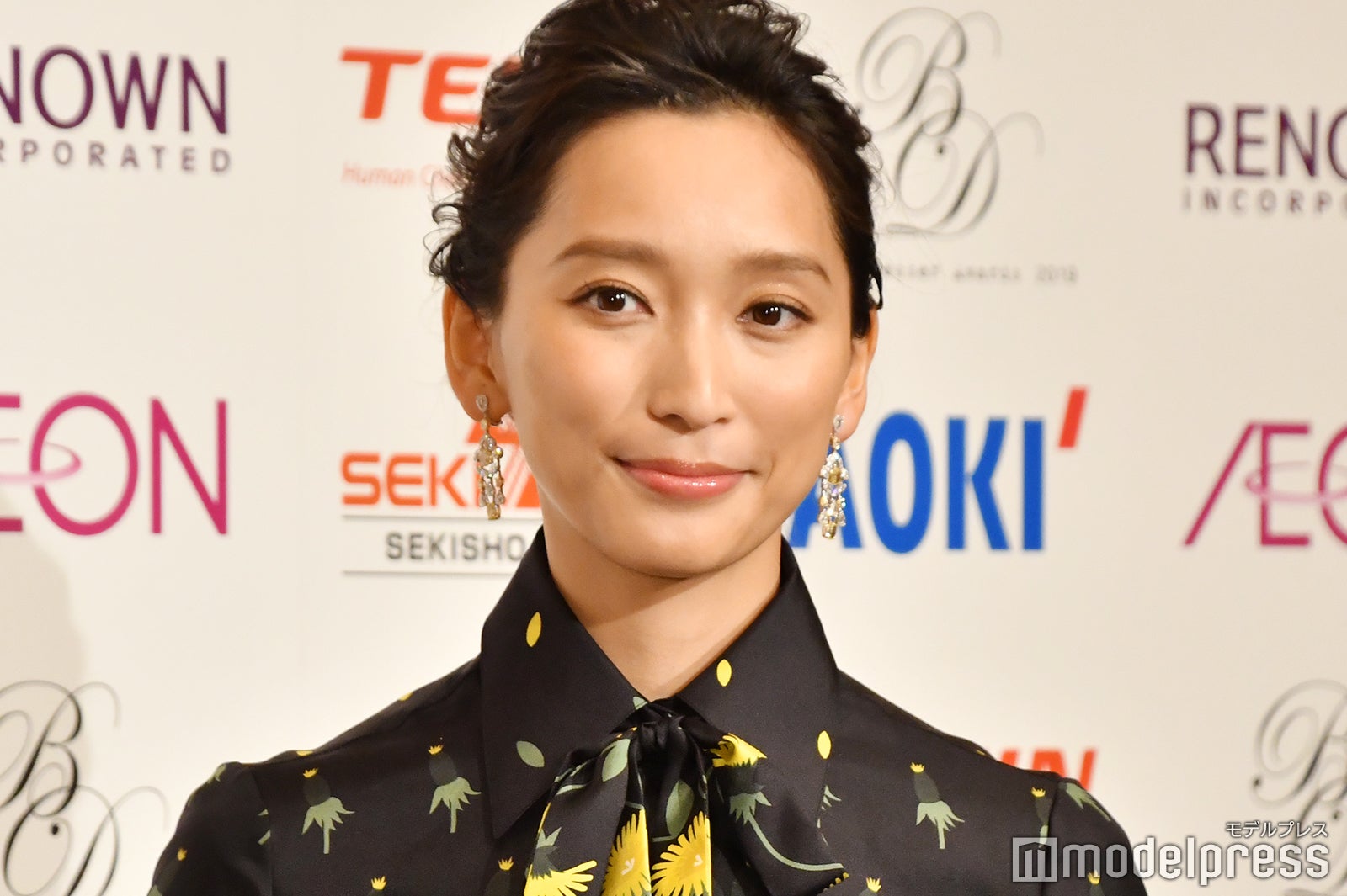 杏、2019年は「覚悟のあった1年」子育てを語る＜第48回ベストドレッサー賞＞