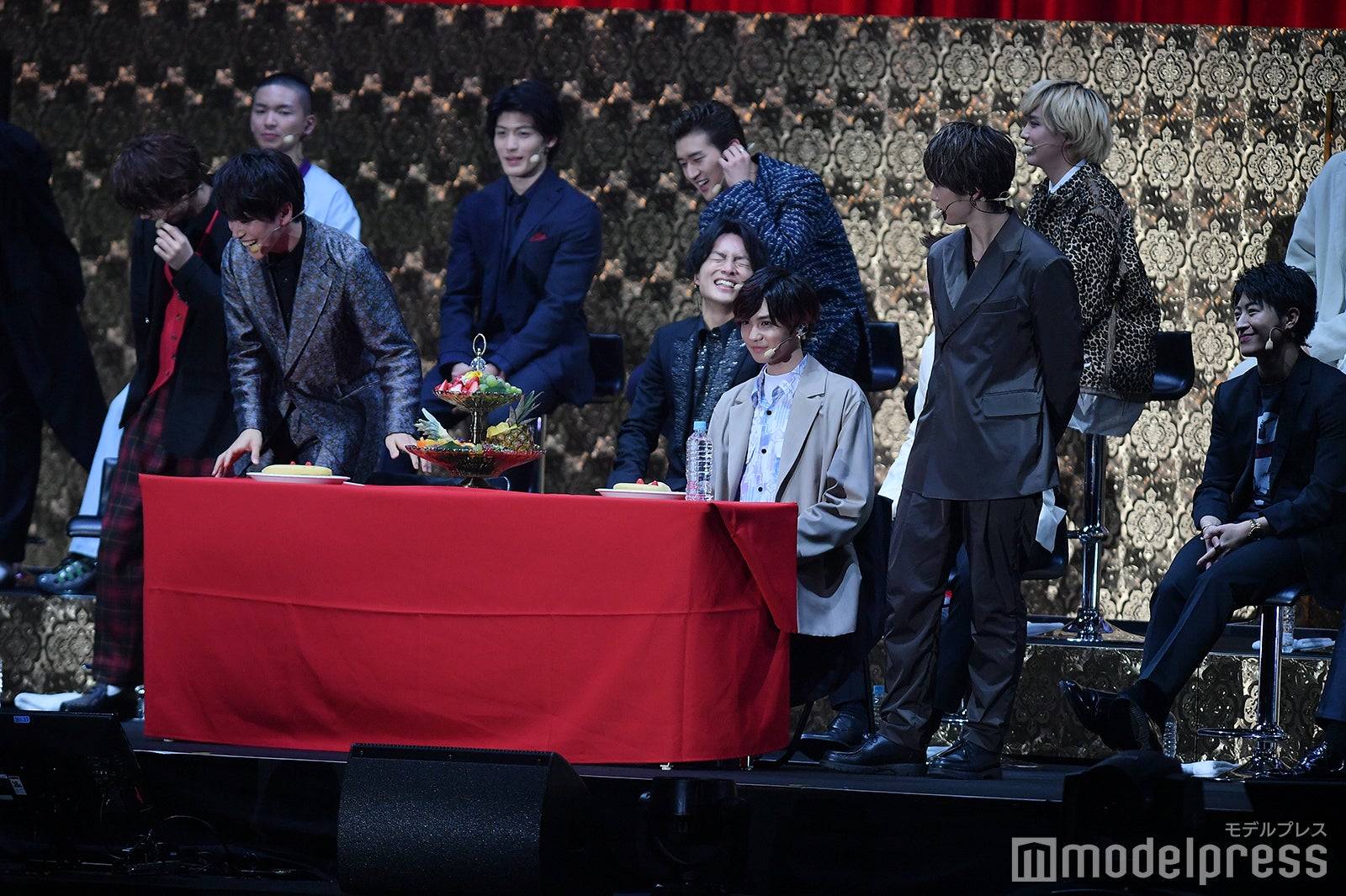 「フルーツ盛りもぐもぐバトル」の様子（C）モデルプレス