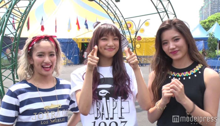 (左から)YURINO・須田アンナ・川本璃