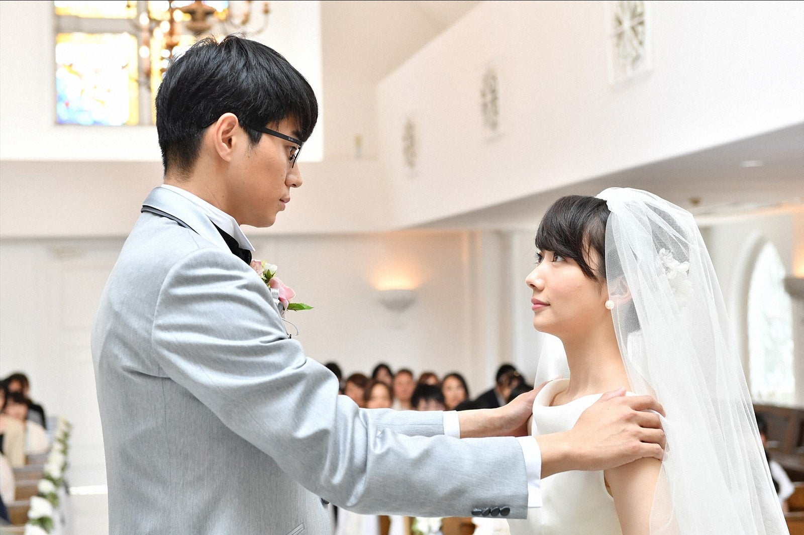 （左から）東出昌大、波瑠