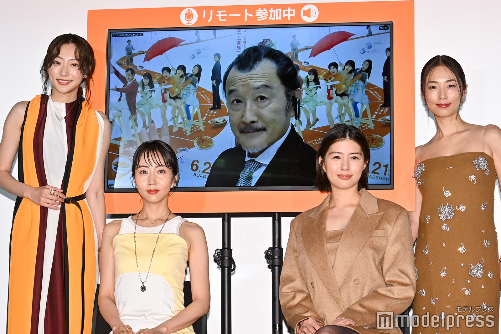 （前列左より）木南晴夏、佐久間由衣（後列左より）武田玲奈、吉田鋼太郎、MEGUMI
（C）モデルプレス