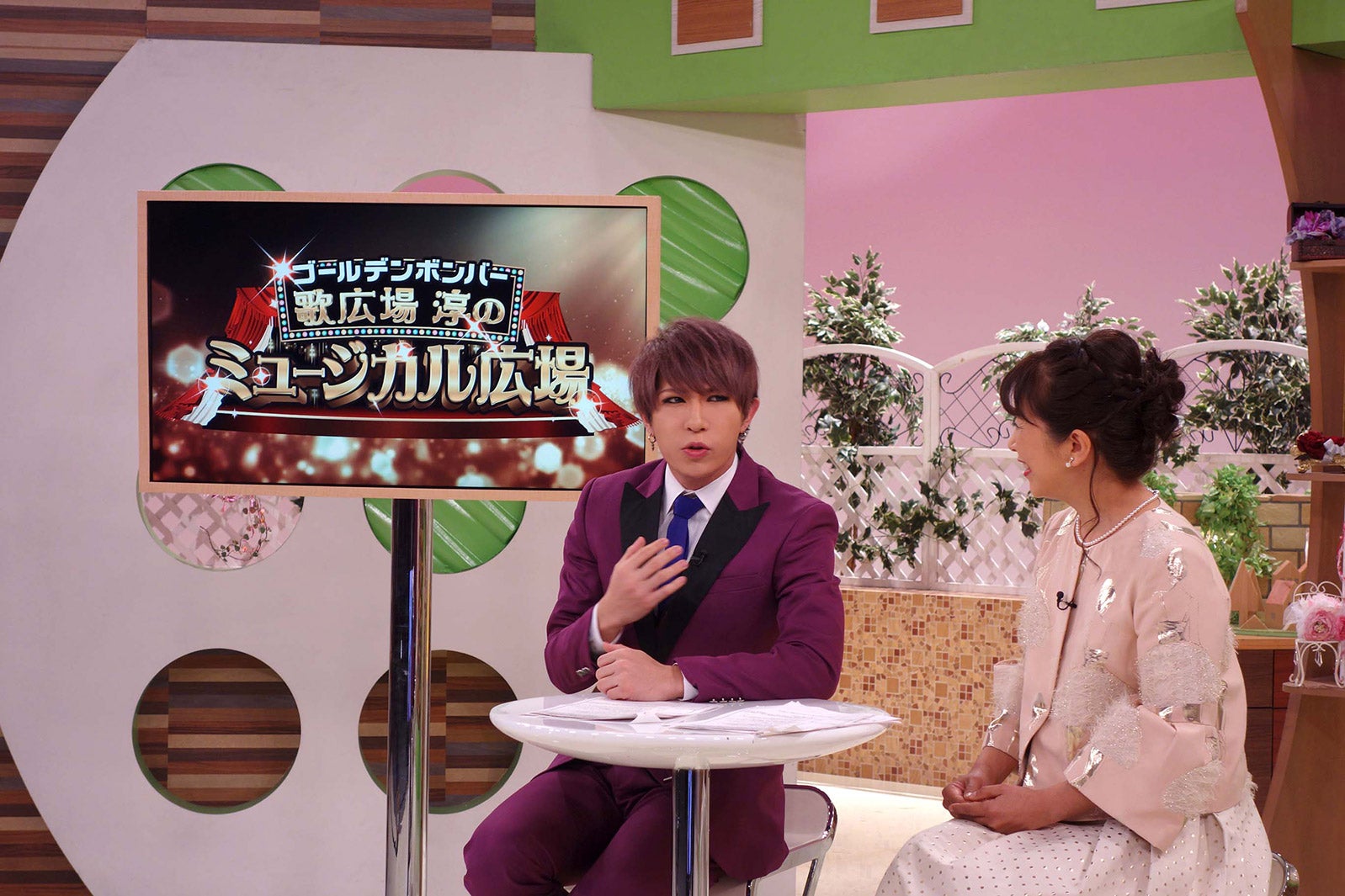 （左から）歌広場淳、関純子アナウンサー（画像提供：関西テレビ）