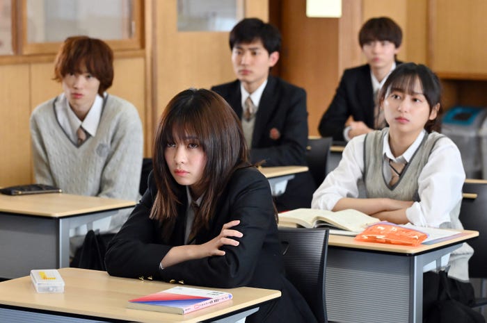 吉柳咲良、影山優佳「御上先生」第5話(C)TBS