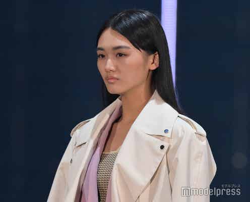 櫻坂46山崎天、センター分け×ジャケットでクールな魅力発揮<TGC 2023 S/S>