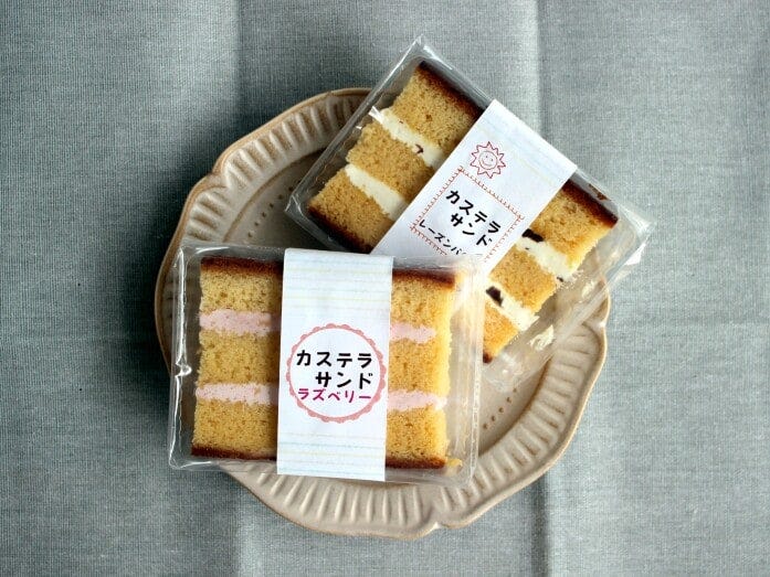 「カステラサンド」は、イチゴやチョコなど数種類（各220円）