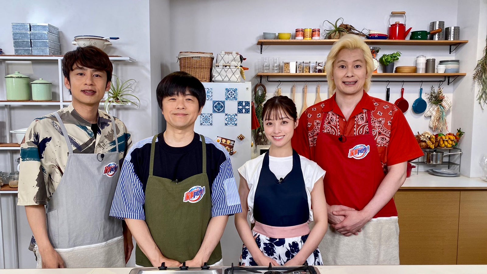 （左から）中丸雄一、バカリズム、橋本環奈、カズレーザー（C）テレビ朝日