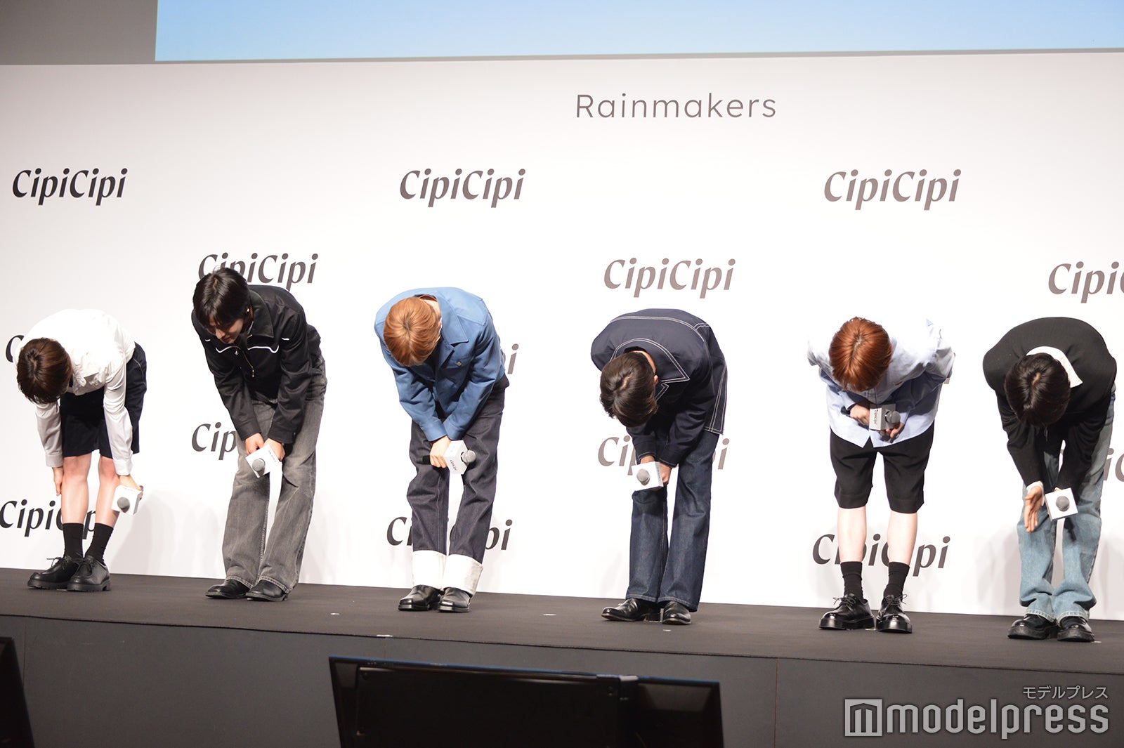 （左から）リョウ、リク、ユウシ、シオン、サクヤ、ジェヒ（C）モデルプレス