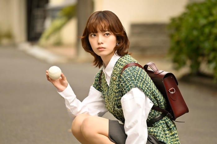 平手友梨奈「うちの弁護士は手がかかる」より(C)フジテレビ