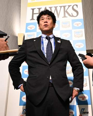 ソフトバンクがサプライズ連発で会場どよめく 8位で国立台湾体育運動大・深見、9位でペンシルベニア州立大の佐藤を指名 佐藤は佐々木麟太郎と同様のケースに