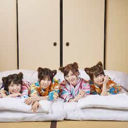 モデルプレス - 乃木坂46白石麻衣&西野七瀬のネコ耳が可愛すぎ!布団でくつろいで女子トーク