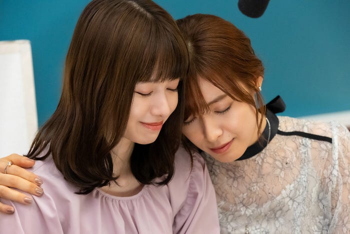 山本舞香、瀧本美織(C)読売テレビ