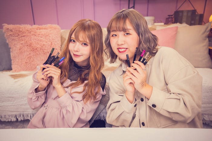 (左から)益若つばさ、そわんわん(提供写真)