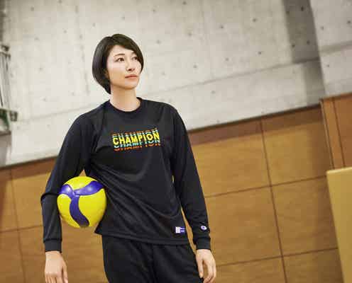 元バレー日本代表・狩野舞子、美脚際立つゴルフウェア姿「スタイル抜群」「めっちゃ綺麗」と反響