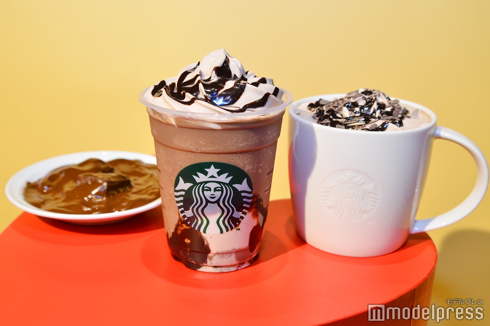 トリプル 生チョコレート フラペチーノ、ダブル 生チョコレート モカ（C）モデルプレス