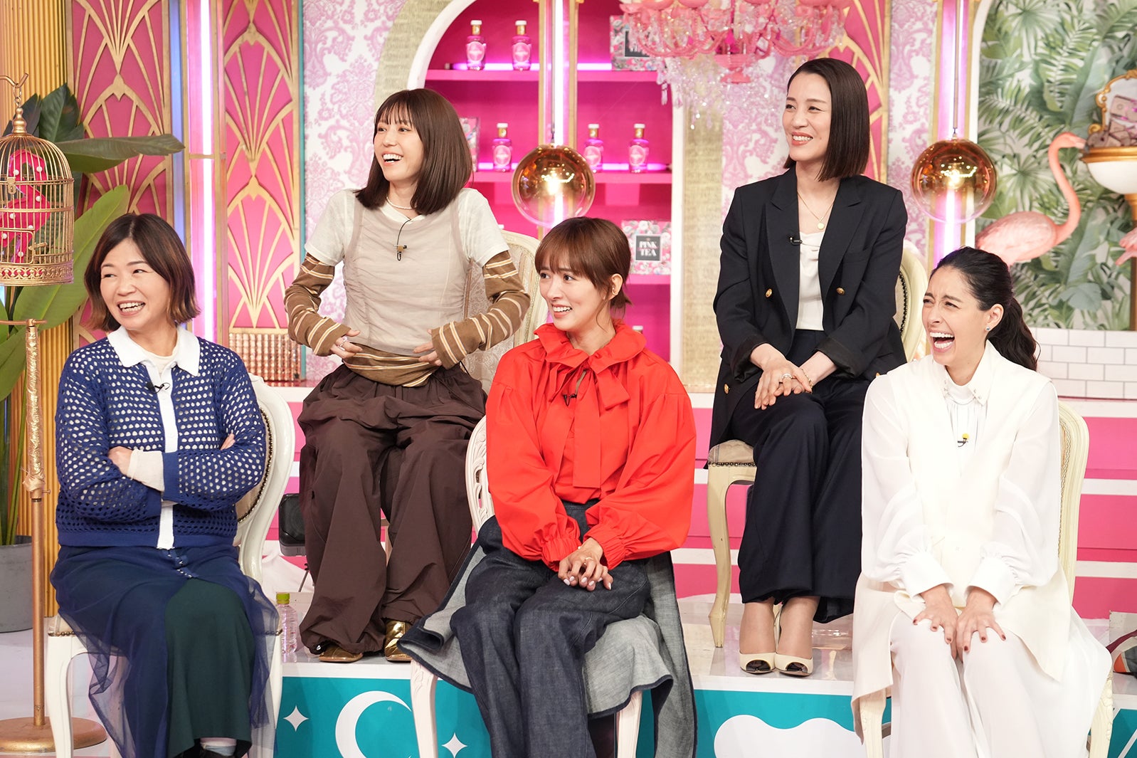 大久保佳代子、若槻千夏、夏菜、遼河はるひ、森泉（C）日本テレビ