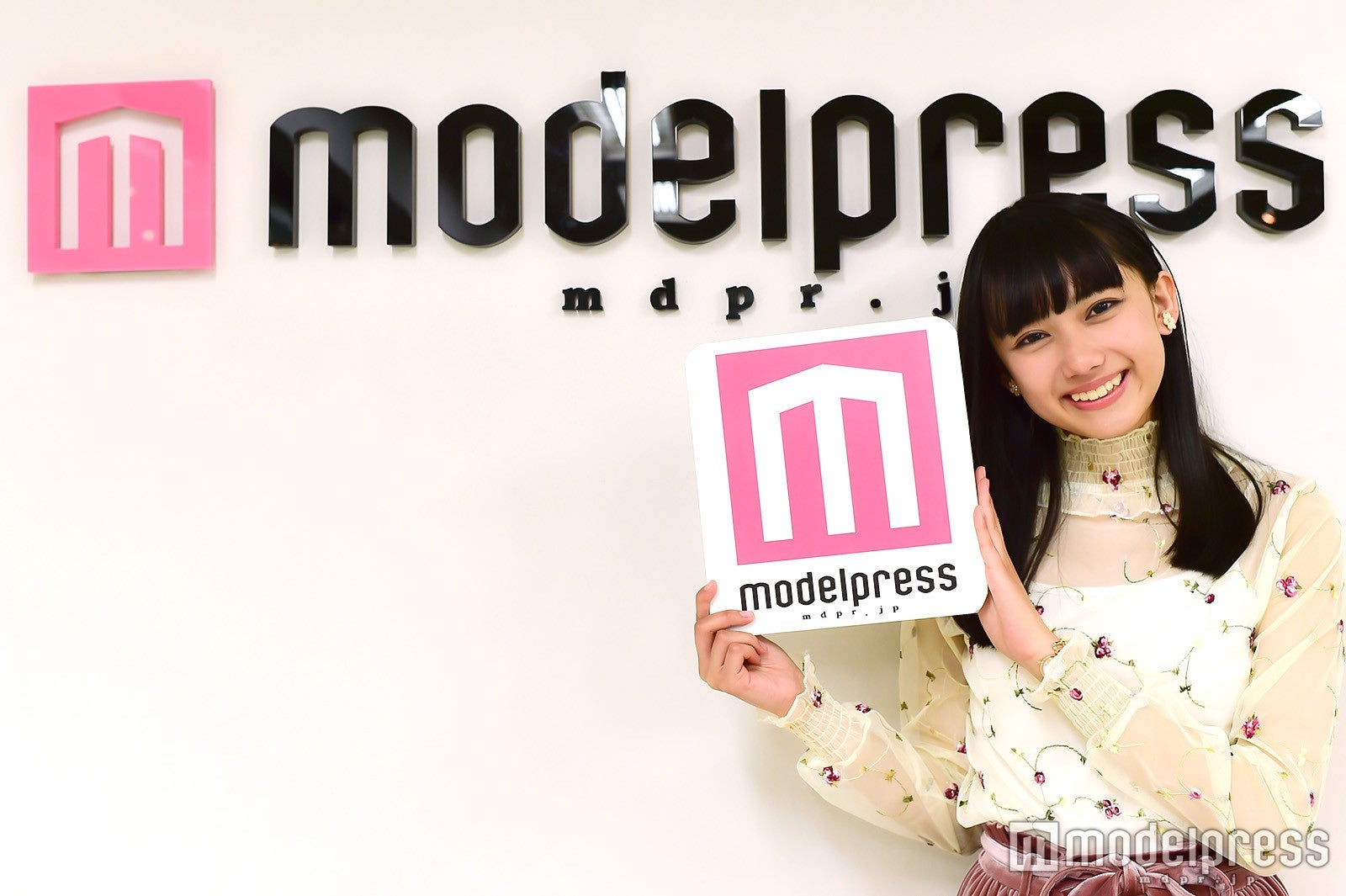 モデルプレスのインタビューに応じた黒崎レイナ（C）モデルプレス