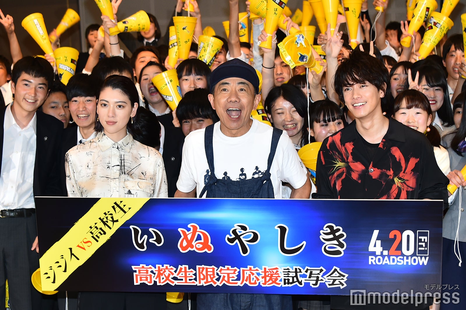 三吉彩花、木梨憲武、佐藤健 （C）モデルプレス