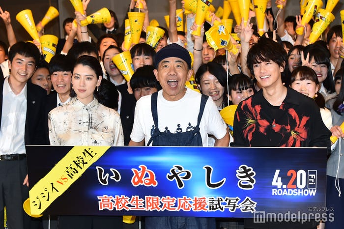 三吉彩花、木梨憲武、佐藤健 (C)モデルプレス