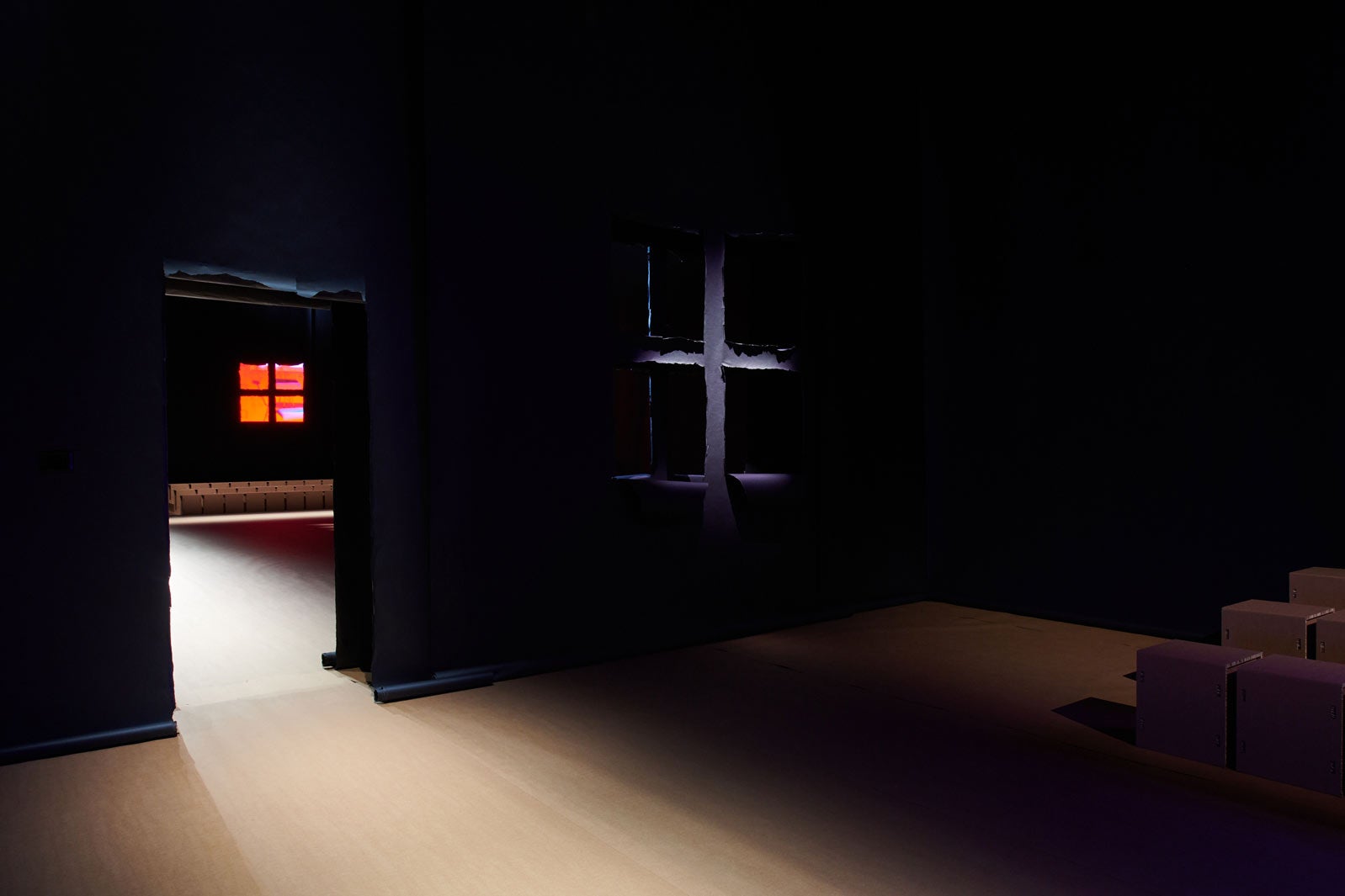 「TOUCH OF CRUDE」ショースペース（提供写真）