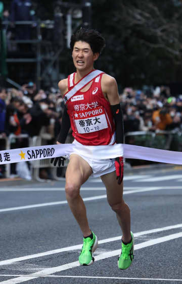 中継巡り大混乱「絶対計測ミスだと思う」し烈シード権争いで日テレタイム差表示が波紋 帝京大9位浮上→残り2.9km2秒差で11位転落→1分36秒差で9位 監督ら「2秒」強調し猛ゲキも選手ポツリ「テレビが間違ってる」