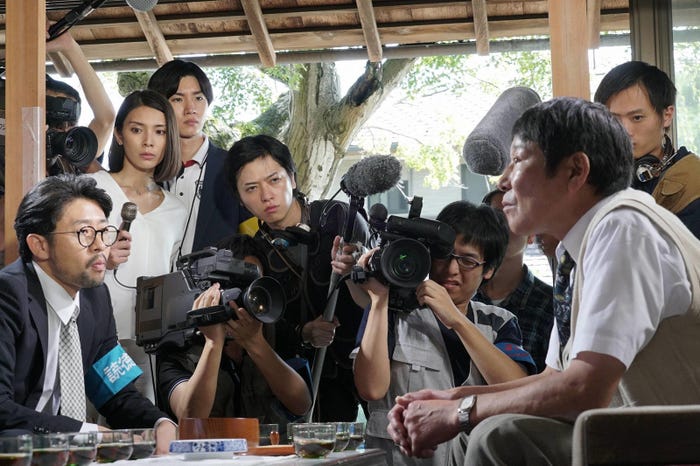 秋元才加、桜田通 (C)フジテレビ