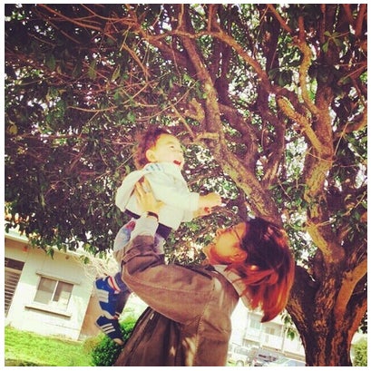 愛息子と笑顔の2ショット／スザンヌ オフィシャルブログ（Ameba）より