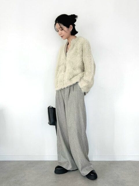2025ふわもこカーディガン大人かわいい淡色ワントーンコーデ