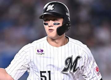 ロッテ・山口航輝 珍しいケースで二塁打が本塁打に覆る 中堅への大飛球がグラウンドに跳ね返る→審判団が自ら協議