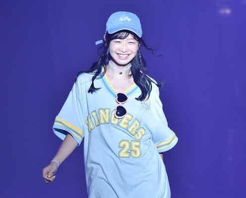 岡本夏美の弾ける笑顔と“彼T”コーデに胸キュン 「a-nation×GirlsAward」