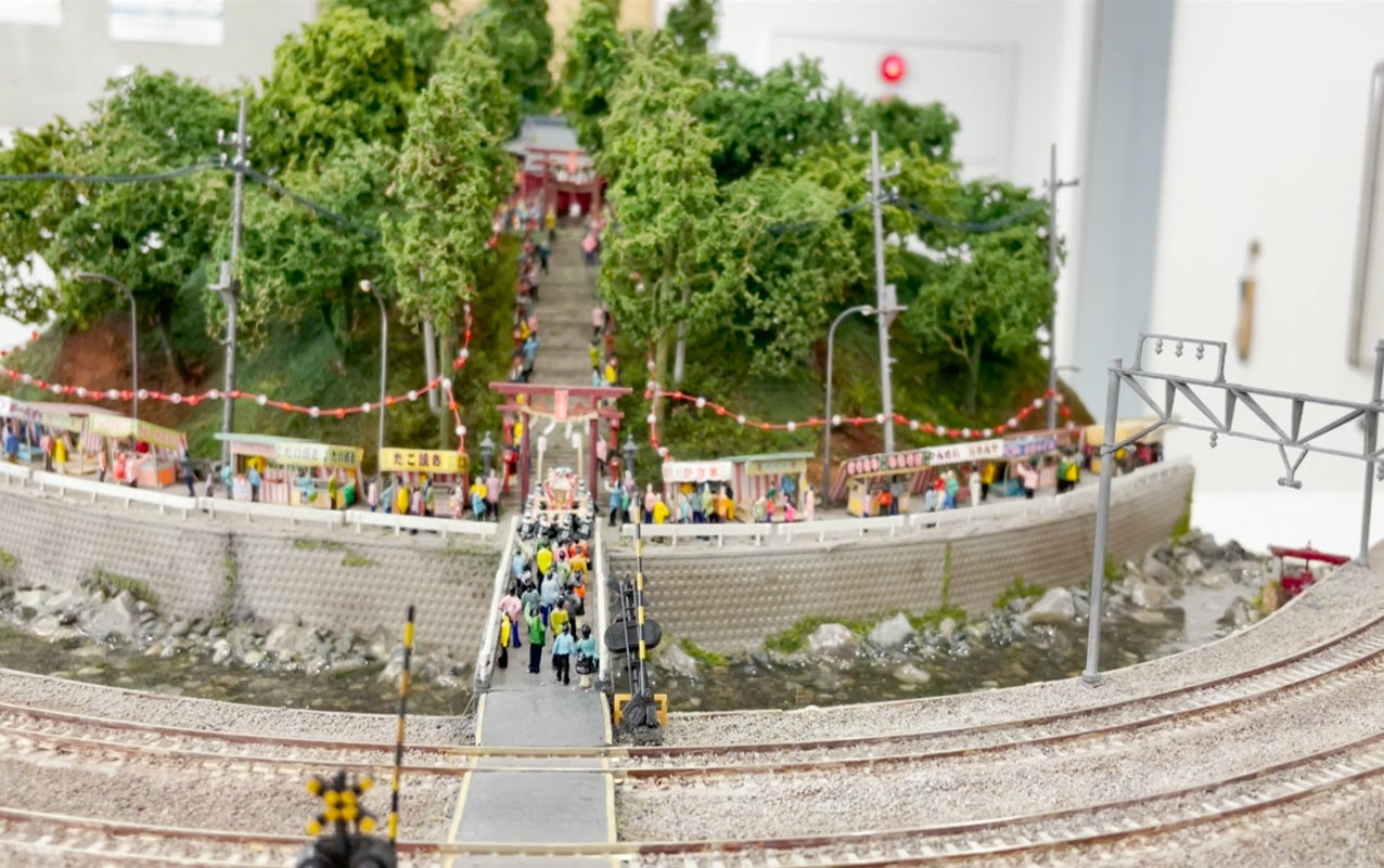 国本梨紗もお手伝いした、鉄道模型（C）日本テレビ