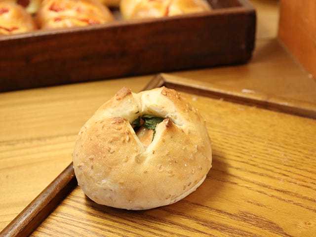 【1日約100種類】毎日買いに来る人も！地元の人に愛される「大阪のパン屋さん」