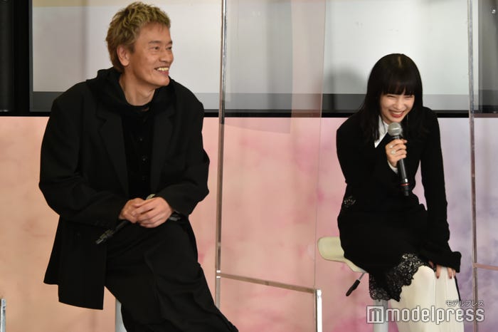 遠藤憲一の発言に笑いが止まらない広瀬すず/遠藤憲一、広瀬すず (C)モデルプレス