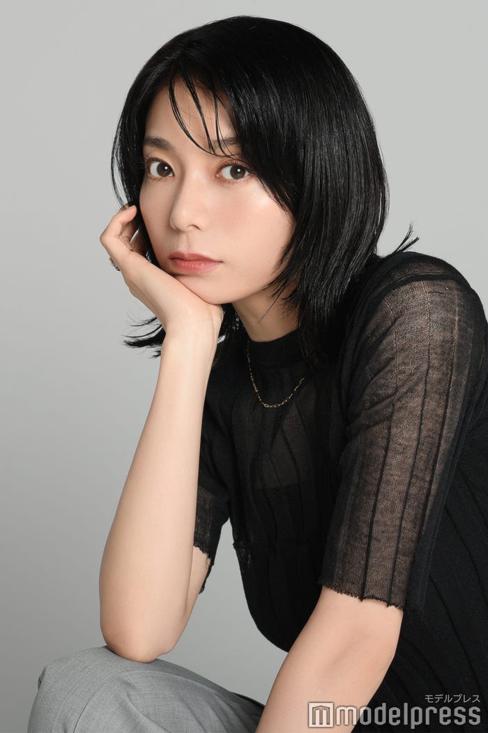 森カンナ/ヘアメイク:足立真利子、スタイリスト:NanaTakasaki、衣装:タンクトップ¥24,200(tax inc.)、トップス¥35,200(tax inc.)、JOHN MASON SMITH(JOHN MASON SMITH JANE SMITH STORE/ジョンメイソンスミスジェーンスミスストア)TEL03-5738-7721、パンツ¥27,000(tax inc.)LE CIEL BLEU(リステア/ルシェルブルー総合カスタマーサービス)TEL03-3404-5370、角チェーン2.4ネックレス¥138,000(tax inc.)、フラットリンクチェーンブレスレット¥87,000(tax inc.)Bijou de M TEL03-6427-3624、左手中指パヴェダイヤモンドリング¥27,000(tax inc.)、フラワーダイヤモンドリング¥30.000(tax inc.)ARTIDA OUD アルティーダ ウード(THE ANOTHER MUSEUM) TEL03-6804-8090、シルバーシューズ¥25,000(tax inc.)ALM. https://almofficial.com"(C)モデルプレス