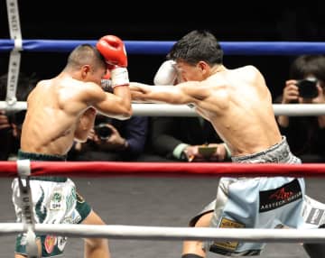 岩田翔吉が1年ぶり王座返り咲き！王者大量出血で負傷判定も完勝 師匠山本“KID”徳郁の誕生日に感慨「3.15に憧れのベルトを」見守った涙の山本美憂に「美憂ちゃんやったよ！」