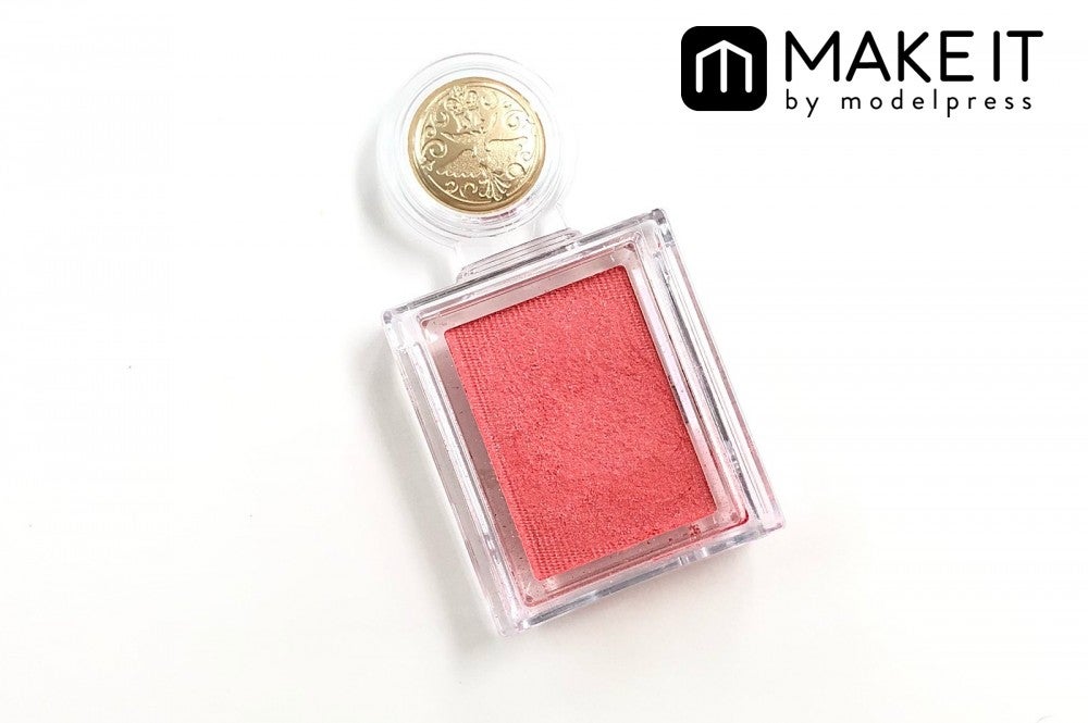 マジョリカ マジョルカ／シャドーカスタマイズ／RD422 熱情／500円（税抜） (C)メイクイット