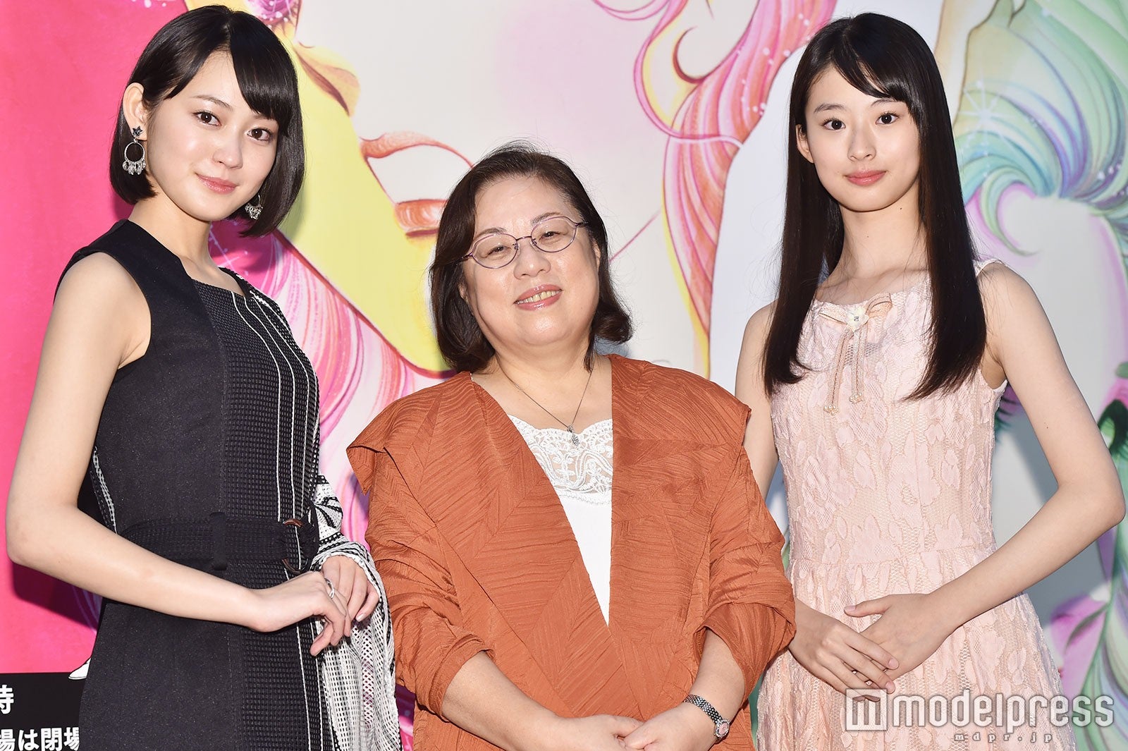 吉本実憂、美内すずえ氏、井本彩花（C）モデルプレス