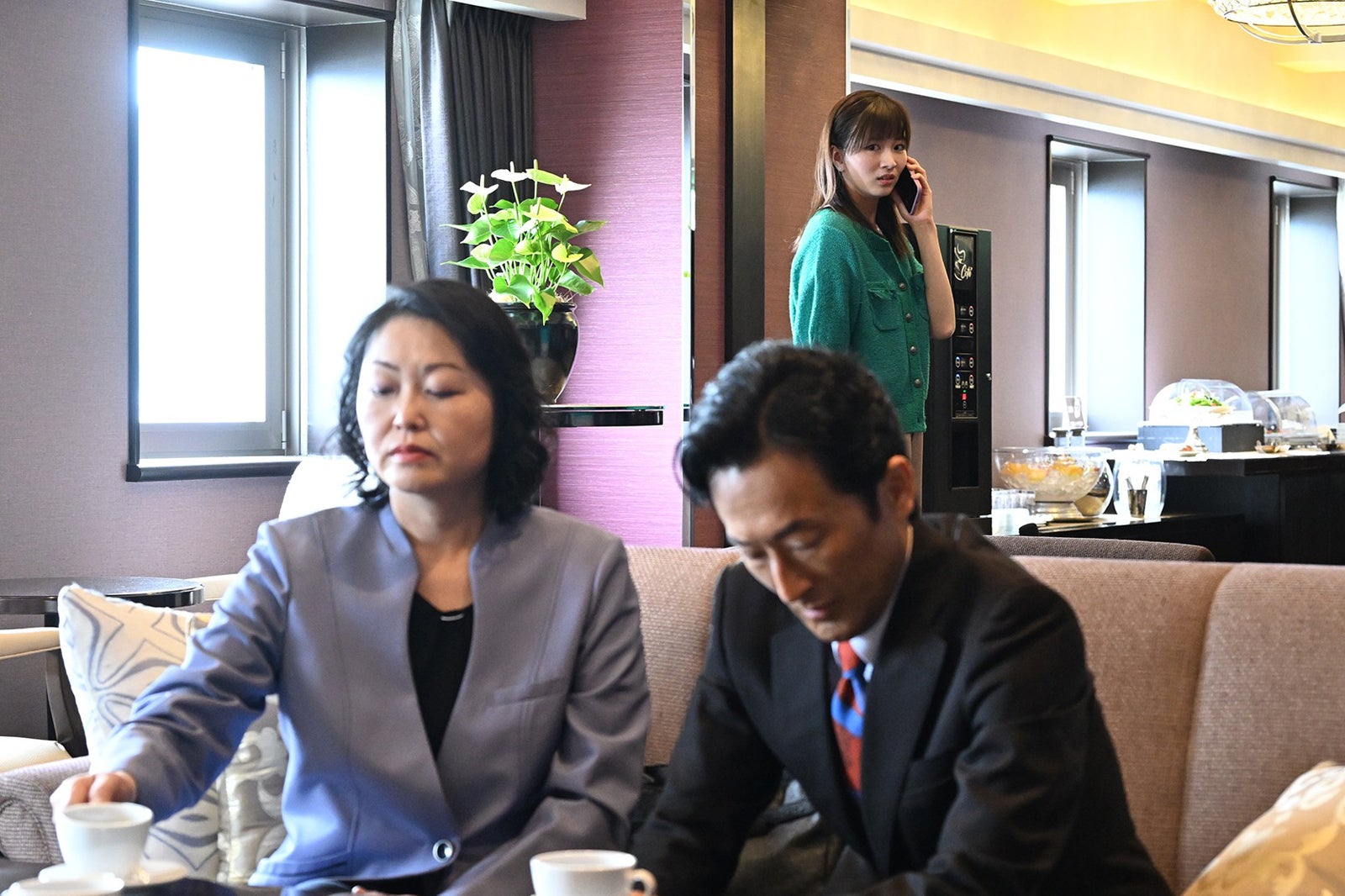 （左から）池津祥子、岡崎紗絵、画大「マウンテンドクター」第8話より（C）カンテレ