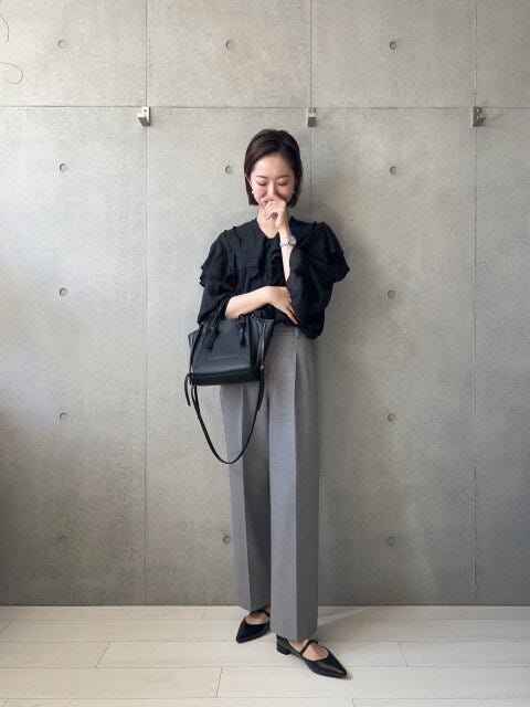 PLST パンツ コーデ グレー PLST パンツ コーデ グレー ブラウス