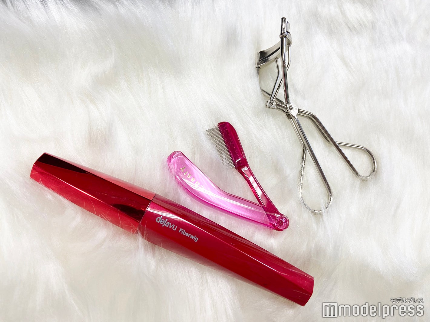 まつ毛メイク用アイテム（C）モデルプレス