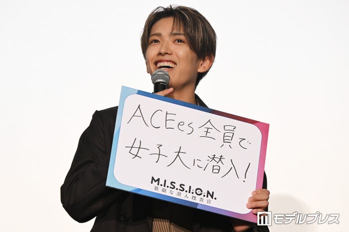 ACEes全員で女装をして女子大に潜入したいと意気込む深田竜生(C)モデルプレス
