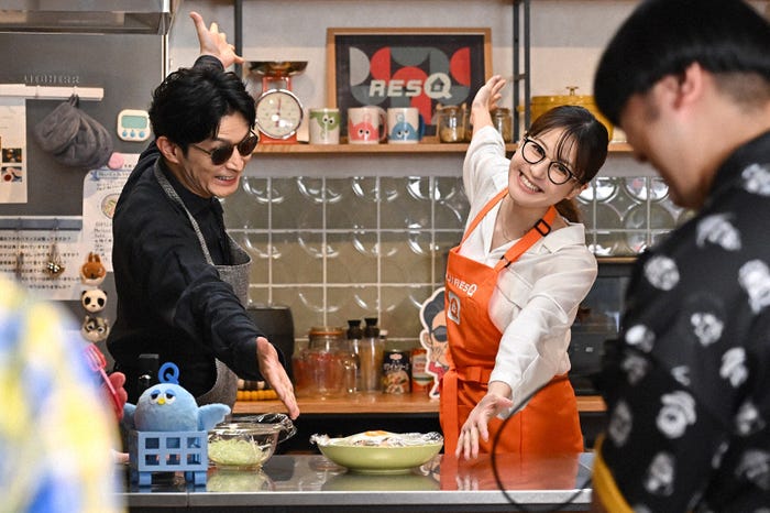 津田健次郎、松本若菜「西園寺さんは家事をしない」第9話より(C)TBS