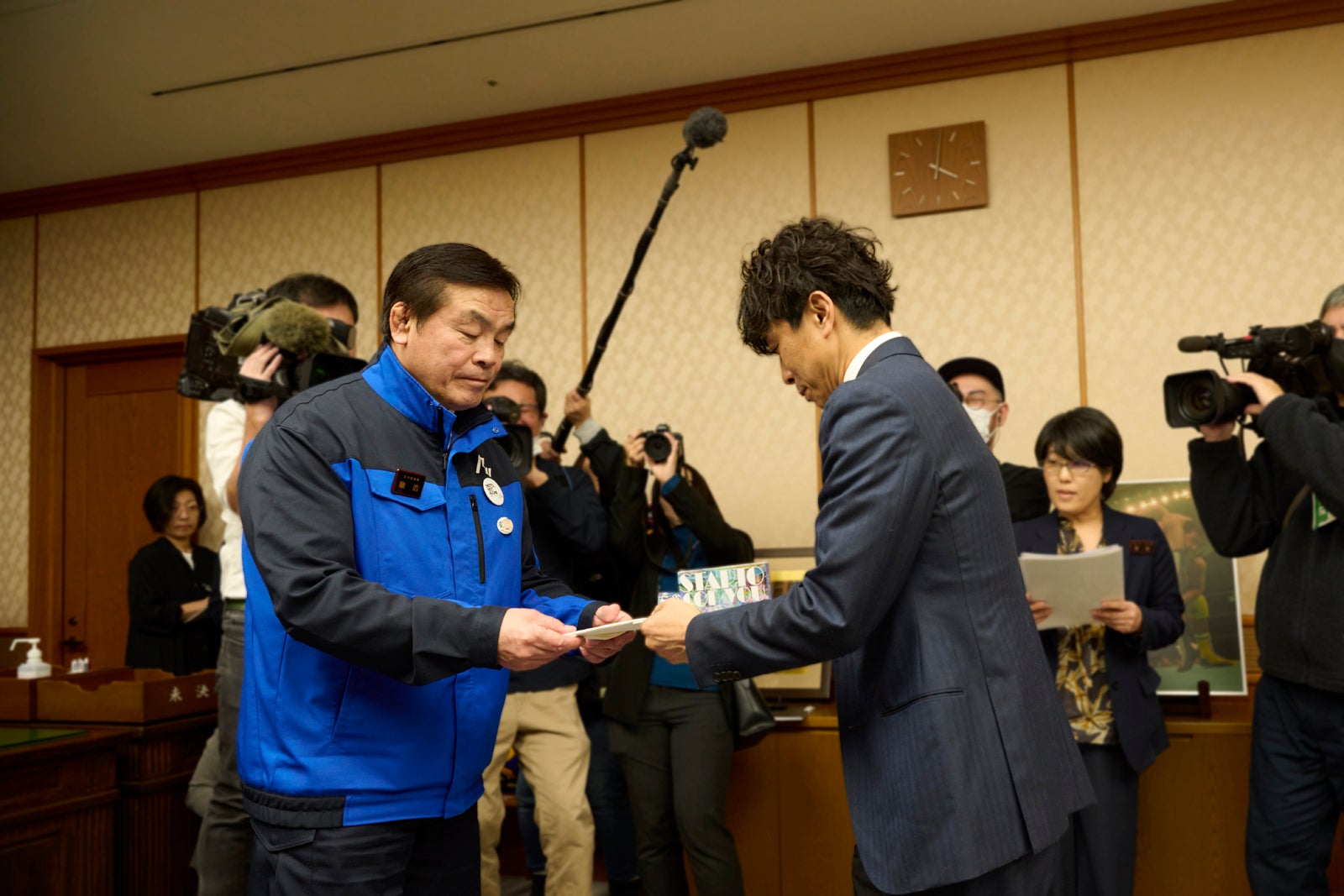 馳浩知事、井ノ原快彦（提供写真）